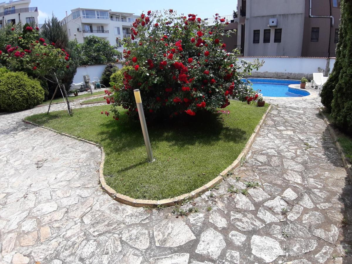 Guest Rooms Deva Burgas City Exterior foto