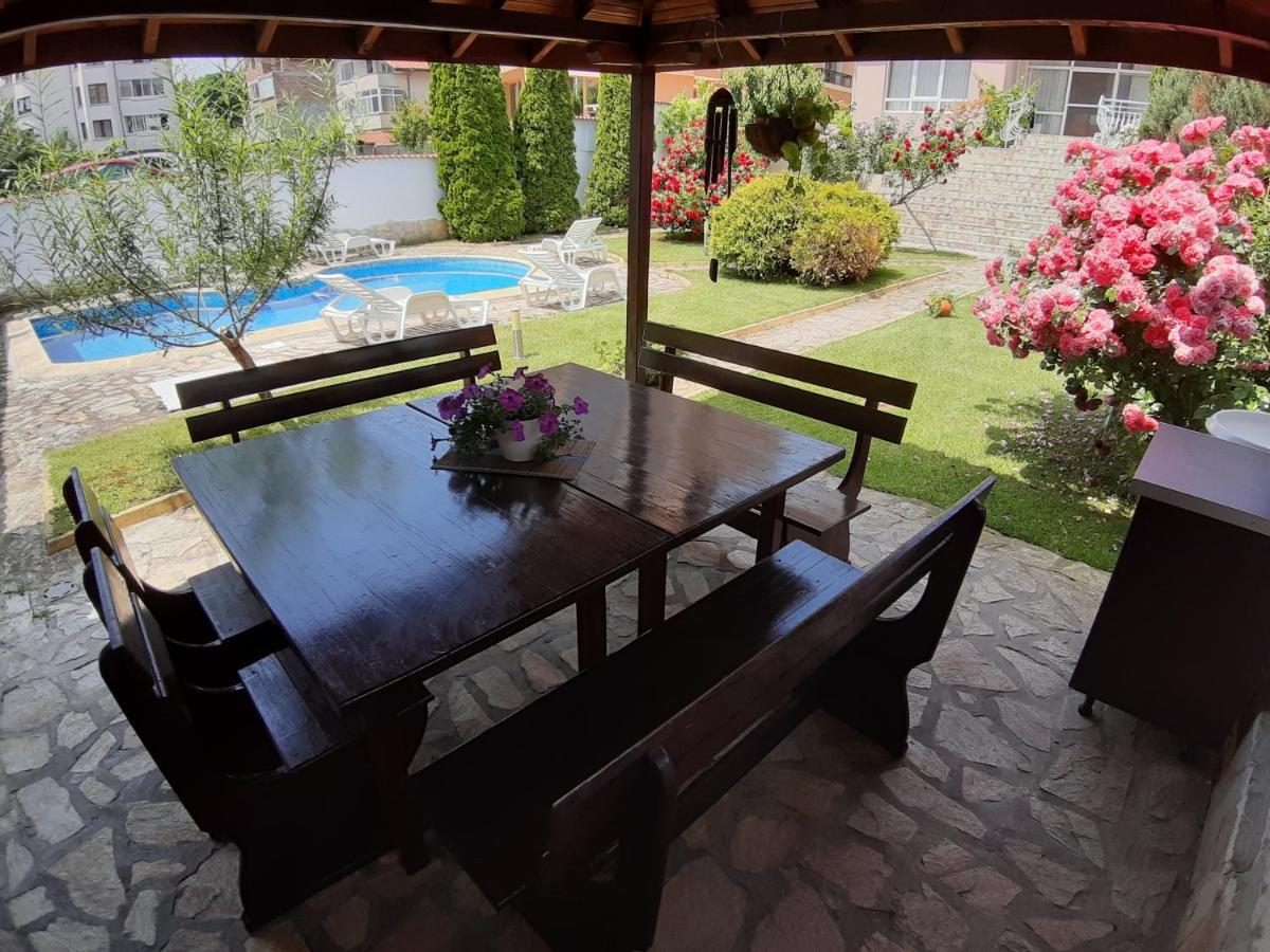 Guest Rooms Deva Burgas City Exterior foto